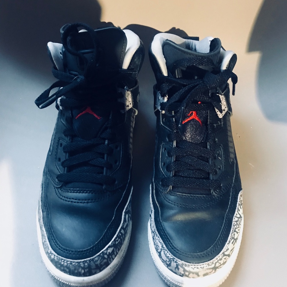 Barely worn Jordan’s!!! - Picture 2 of 3